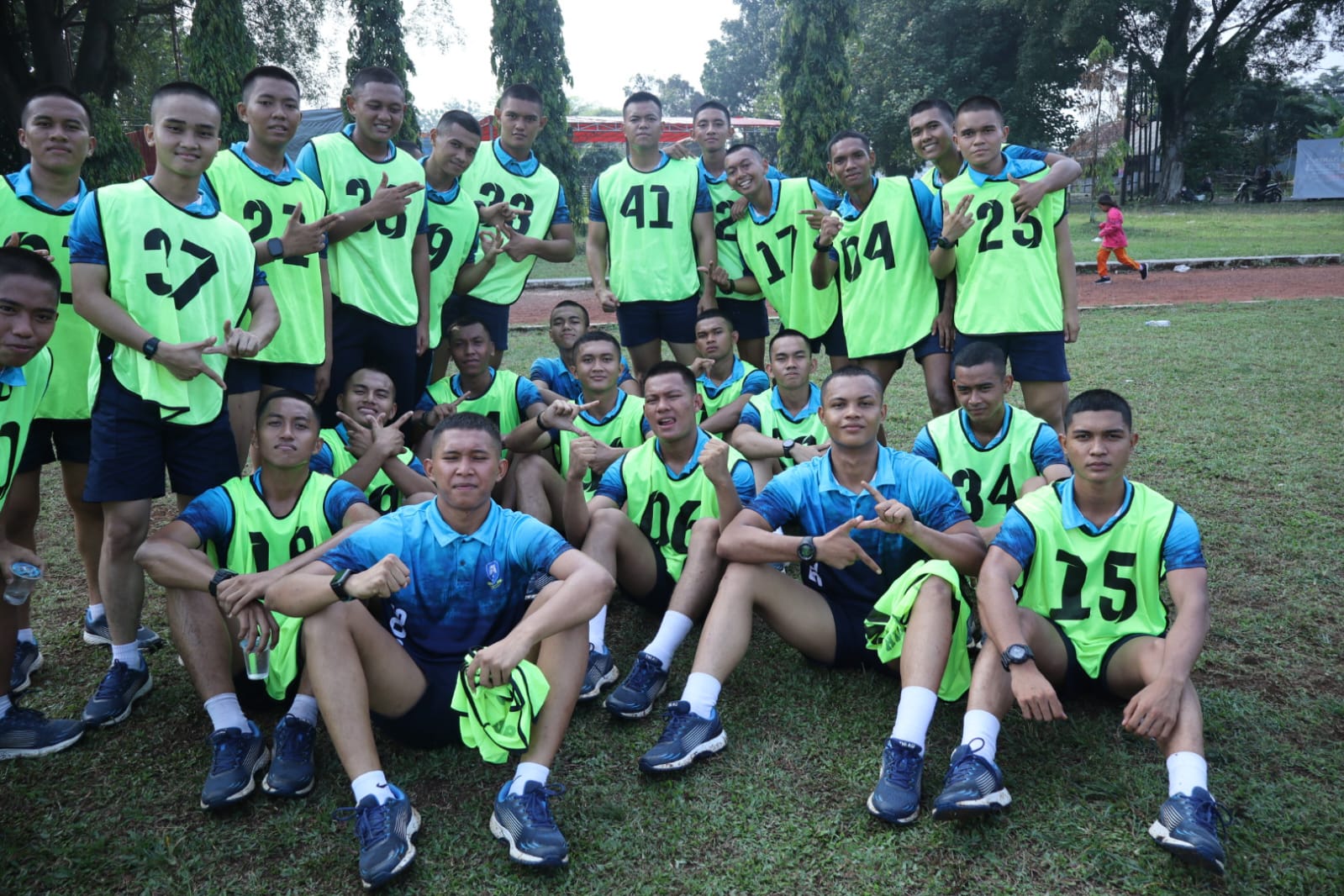 Foto bersama siswa Sejurba Lek IT A-47 di lapangan saat giat jasmani